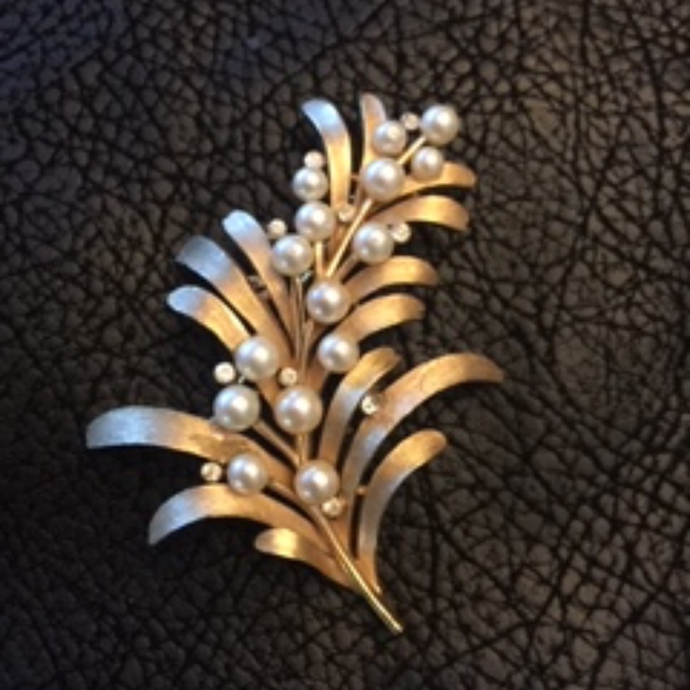 Vintage 1960's Crown Trifarri (marked) Leaf Pin